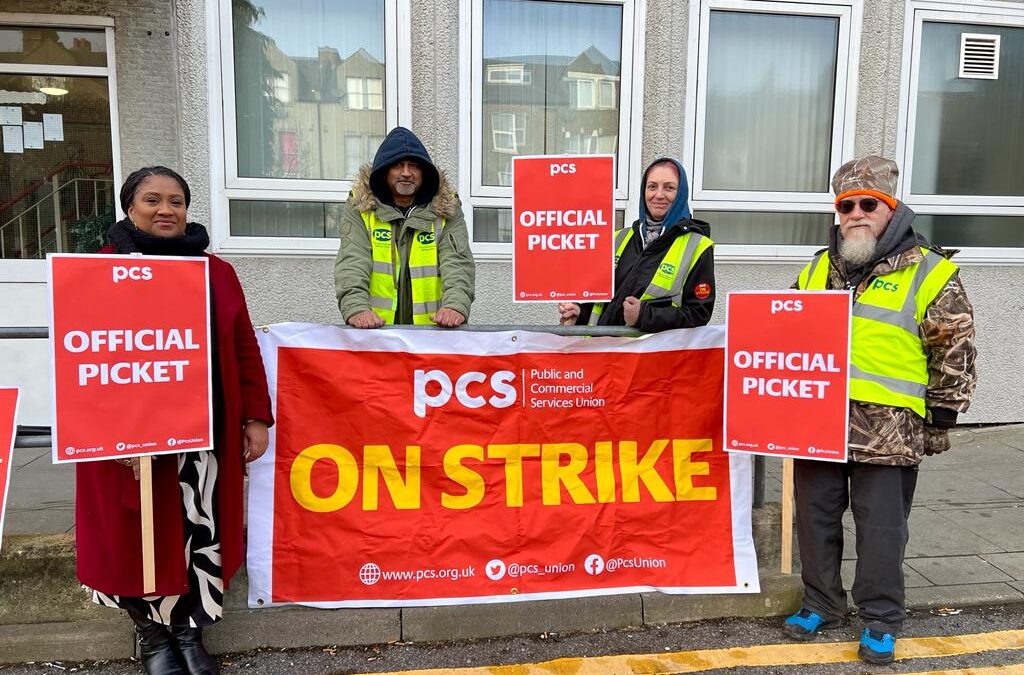 Supporting Streatham Job Centre Workers on the Picket Line