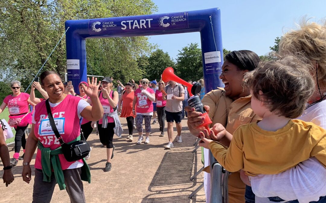 Starting the Cancer Research UK Race for Life on Clapham Common